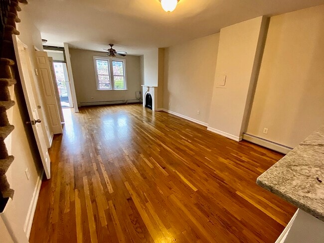 Photo - 323.5 Pavonia Ave