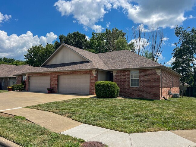 Photo - NEW LUXURY DUPLEX in the sought-after Sout...