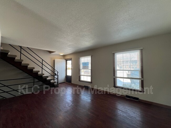 Photo - 6650 Holcomb Cir