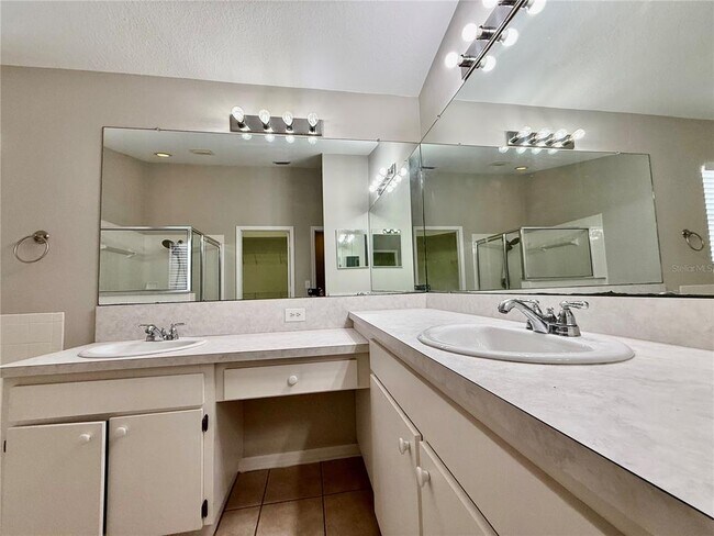 Photo - 5403 Lindburg St