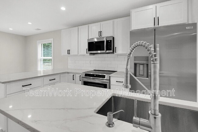 Photo - 1752 Skinner Ave