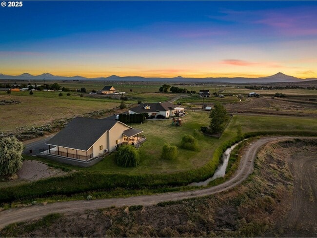 Building Photo - LUXURY FURNISHED ADU FOR RENT – 915 Sq. Ft. Private Retreat