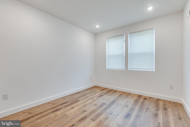 Photo - 2360 N 6th St