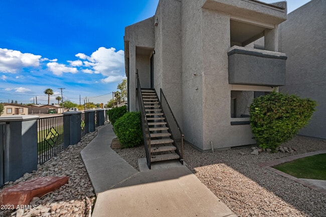 Building Photo - 4410 N Longview Ave