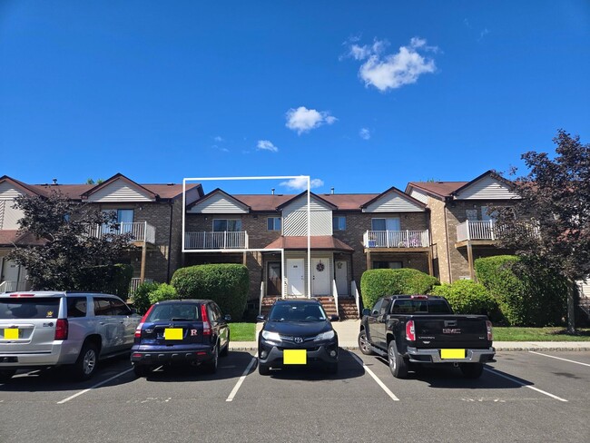 Building Photo - Commuter's delight! Freshly painted, 2-bed... Rental