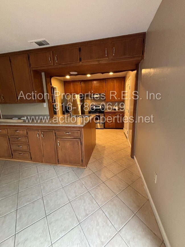 Photo - Central Roseville -  4 Bed, 2 Bath - Single Story - Separate Living and Family Rooms - Large Yard