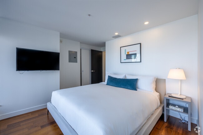 Unit 4503 - 1 BR 1 BA 726 SF - Calgary House