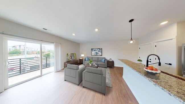 Photo - Welcome to REO Gateway! Unidad 845 - A202