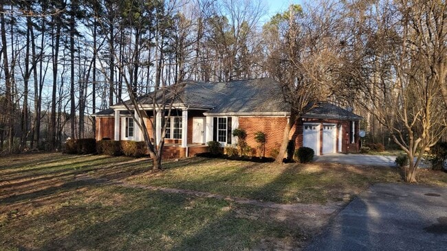Amazing 4 Bedroom, 3 Bath Home With 2 Kitc... - Amazing 4 Bedroom, 3 Bath Home With 2 Kitc...