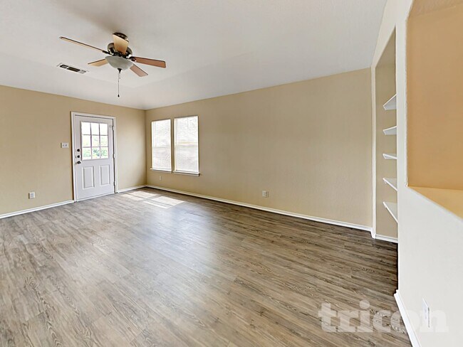 Photo - 242 Hallie Pass