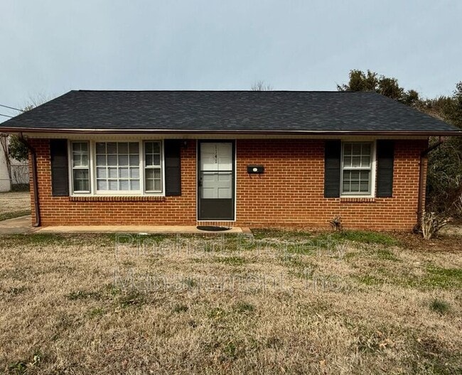 Building Photo - 1141 Eisenhower Rd