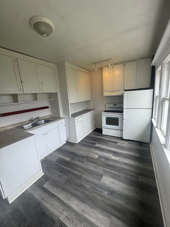 Building Photo - All-Inclusive 3BR For Rent! Rental