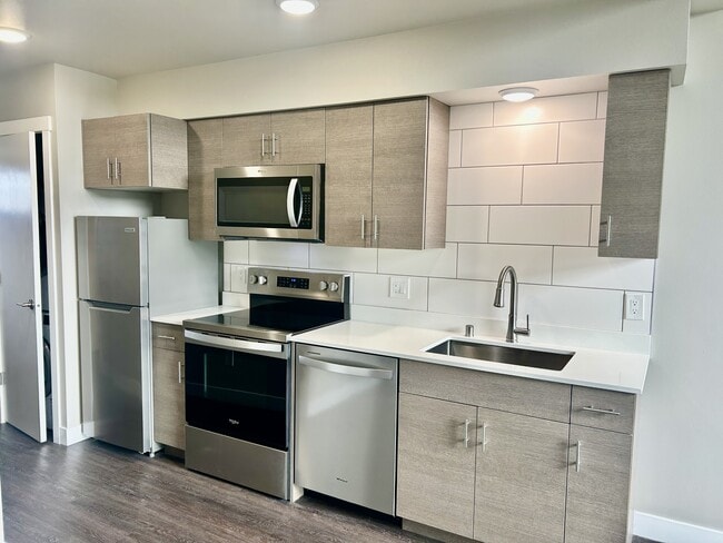 Photo - 1882 Front St