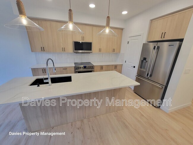 Photo - 16230-16219 19 Ave SW Unit MAIN