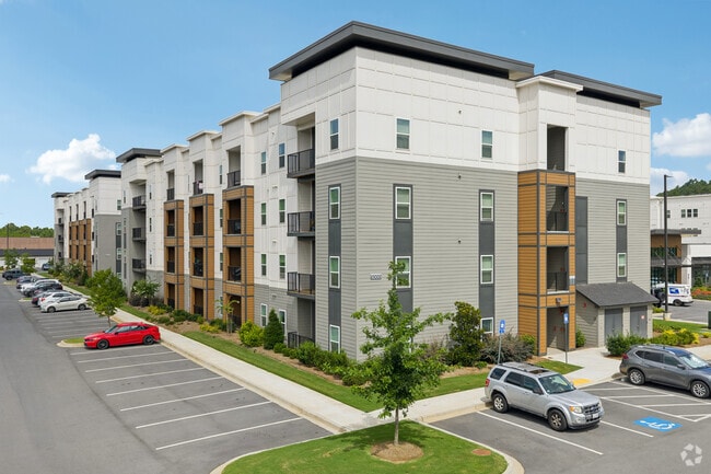 Building Photo - 175 Main