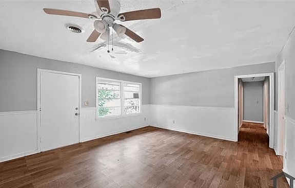 Photo - 704 Valleyview Dr