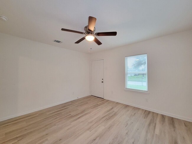 Photo - BEAUTIFUL REMODELED 3 BEDROOM 2 BATH WITH ...