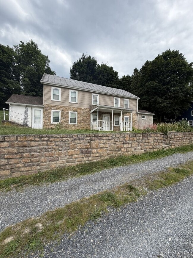 Building Photo - **Coming Soon!** Spacious Home with Large Patio, Huge Kitchen & Convenient Location!