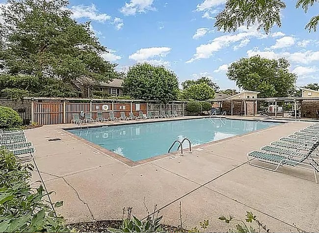 Building Photo - 1 Bedroom Recent Renovation in Hopkins Unit 926-8