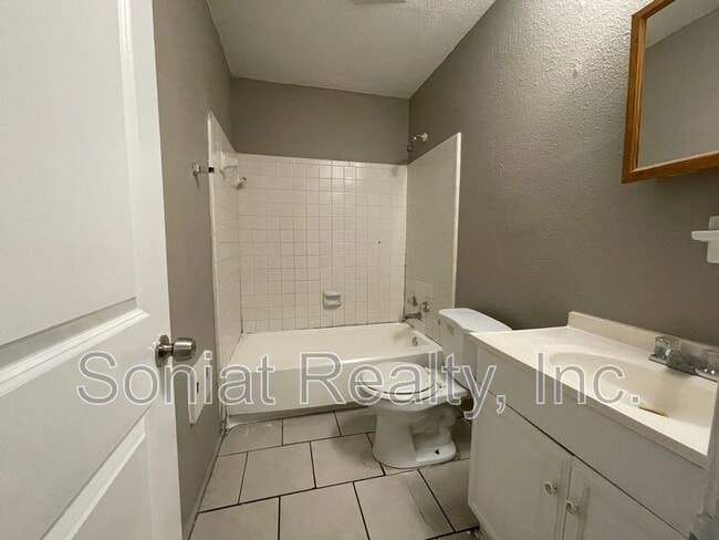 Photo - 15514 Dwyer Blvd