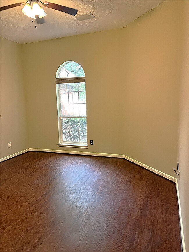 Photo - 18718 Walden Forest Dr