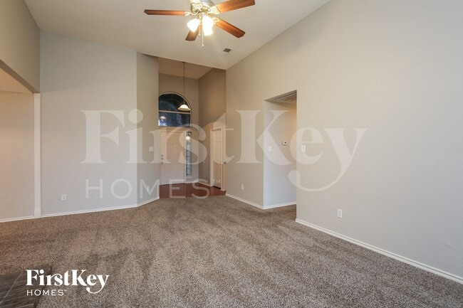 Photo - 136 Woodcreek Dr