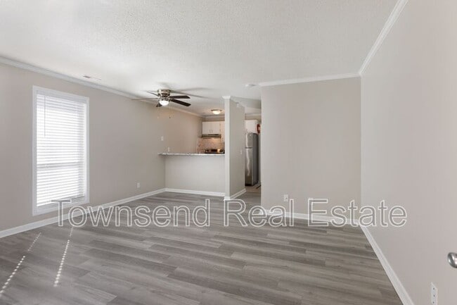 Photo - 5849 Century Oaks Dr