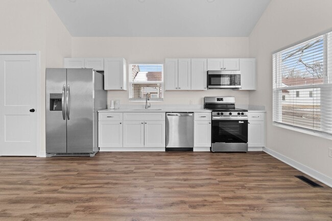 Photo - Incredible 2 bedroom 1 bathroom Duplex!
