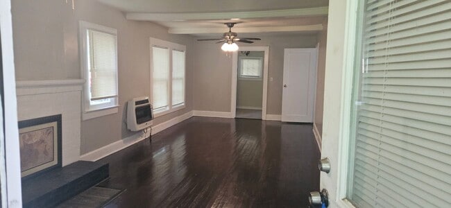 Photo - Cute & Comfortable Living in the Lookout M...