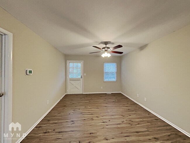 Photo - 400 Lady Guinevere Way