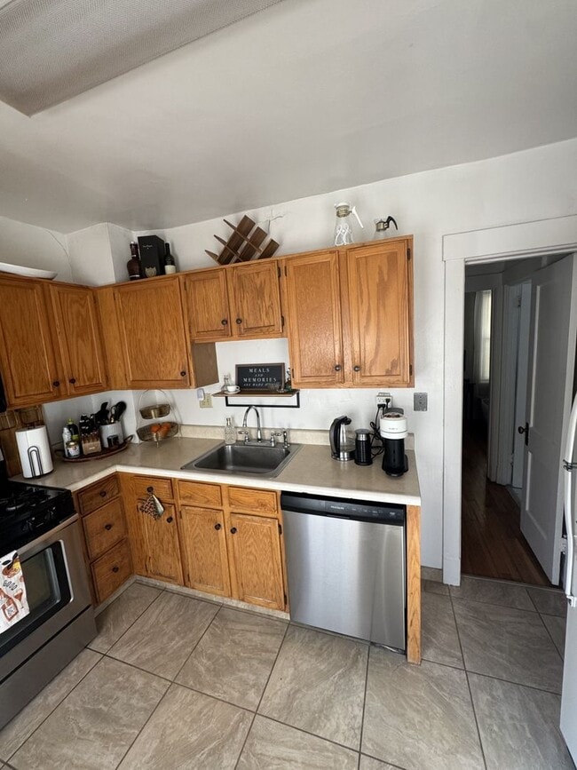 Photo - Fantastic and Bright Second Floor Duplex!