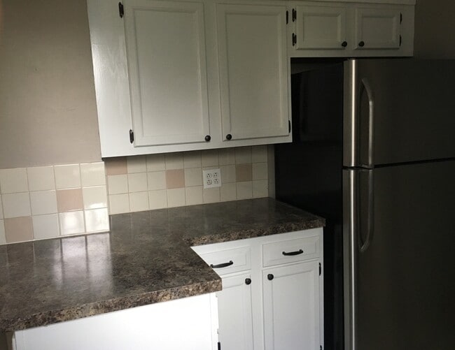 Photo - 936 Crescent St NE