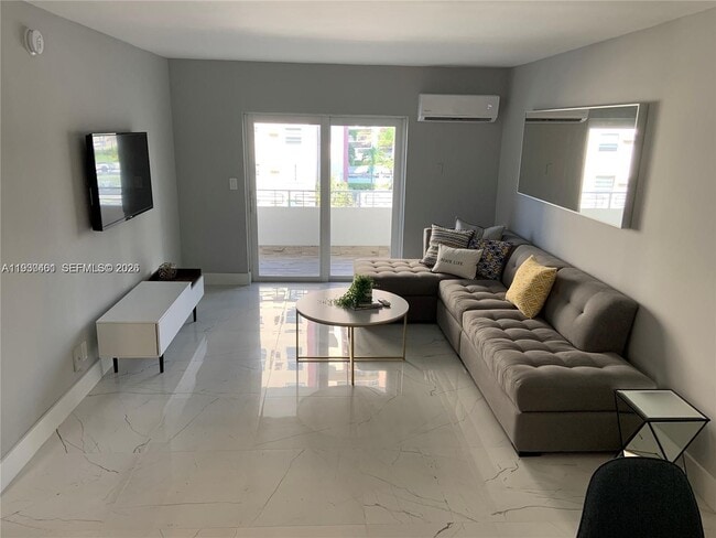 Photo - 2900 Banyan St Unidad 305