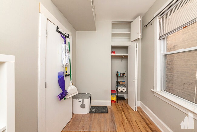 Photo - 2117 N Winchester Ave Unit 2F