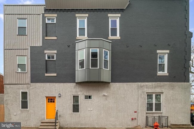 Building Photo - 2327 Wharton St Rental