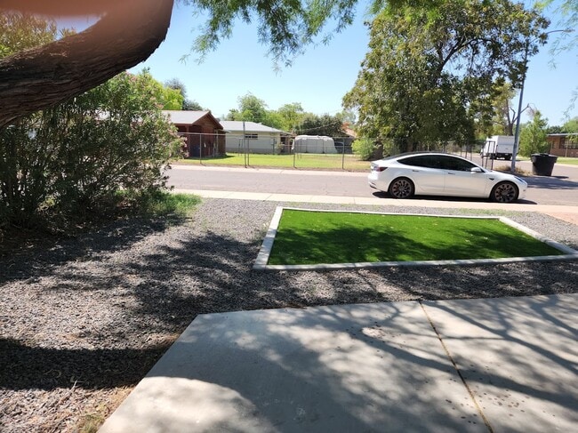 Photo - 608 W 9th St