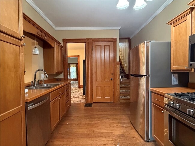 Photo - 301 W Clinton St