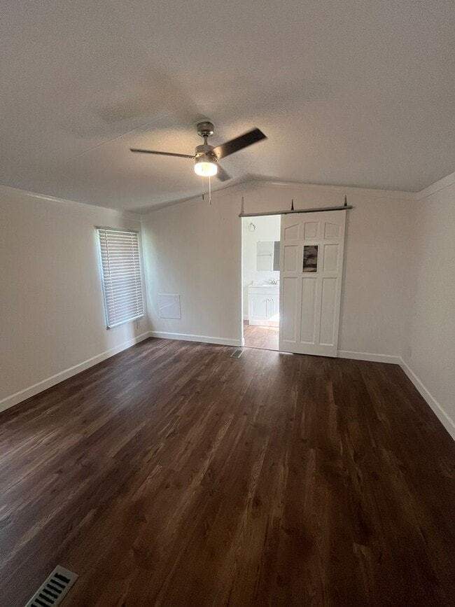 Photo - 193 Pearson St