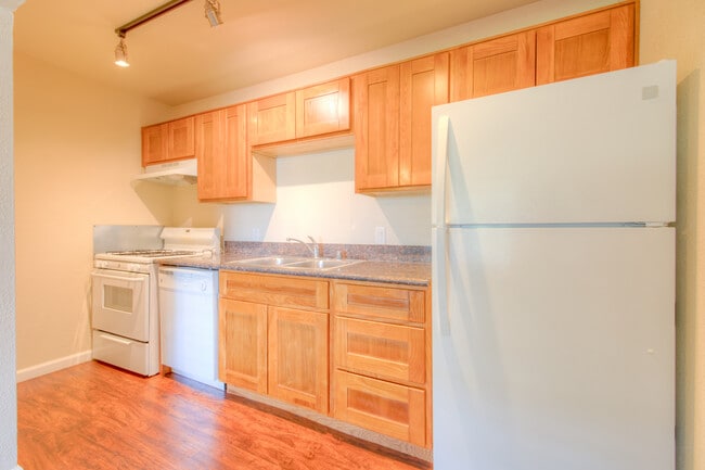 sunset village apartments for rent in west sacramento ca forrent com