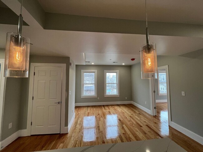 Photo - No Brokers Fee, In-Unit Washer and Dryer, Eat-in Kitchen