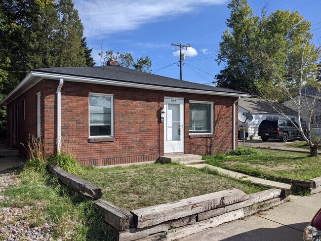 Building Photo - Cozy single family house near Washington M...