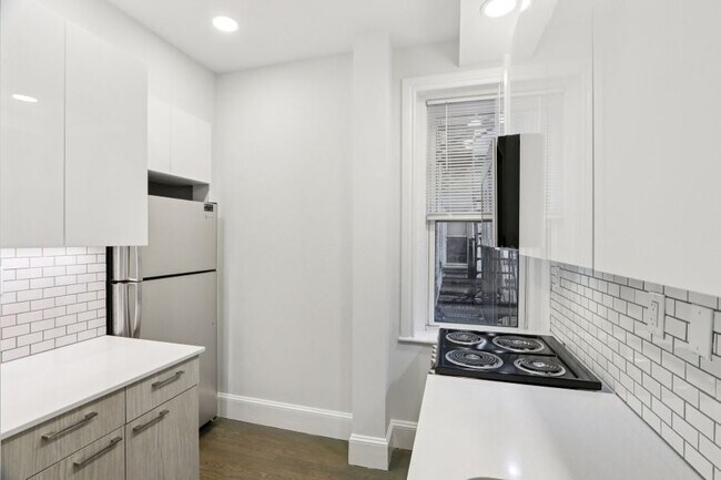 This is a sample unit. Layout and finishes vary by unit.