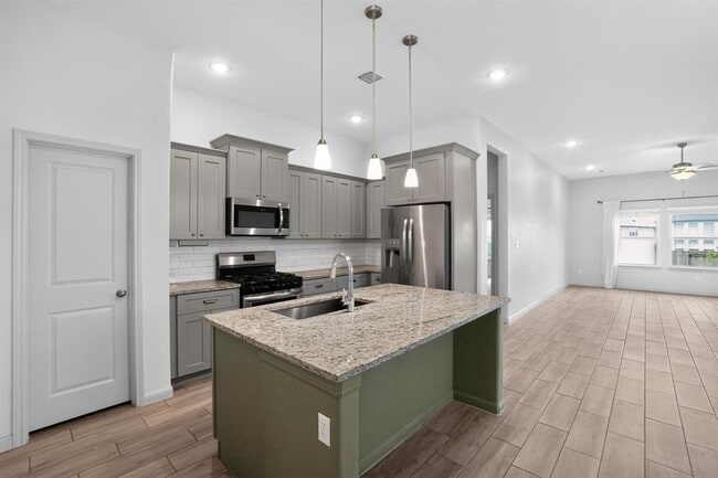 Photo - 105 Greenway Dr