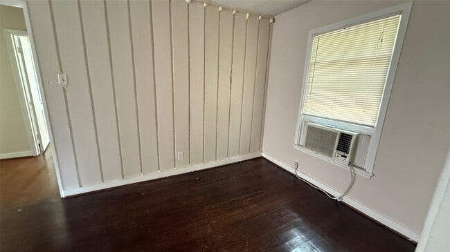Photo - 4420 Roseland St