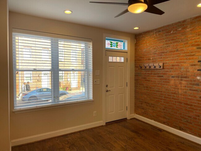 Photo - 19 W West St