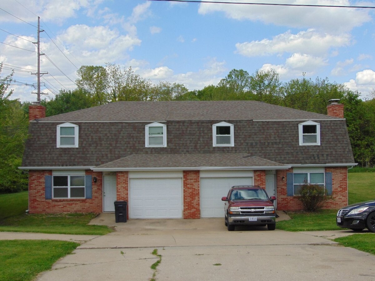 Nice 3 Bed 1.5 Bath Duplex SW Columbia! - Nice 3 Bed 1.5 Bath Duplex SW Columbia! Townhome