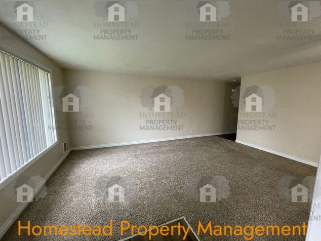 Photo - 1926-1928-1928 McCoy Ave NE