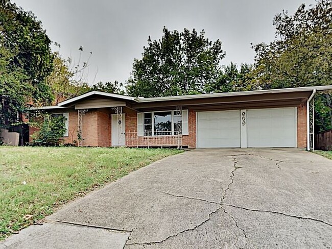 Building Photo - No Application Fees* $500 off 1st Month Rent* Rental