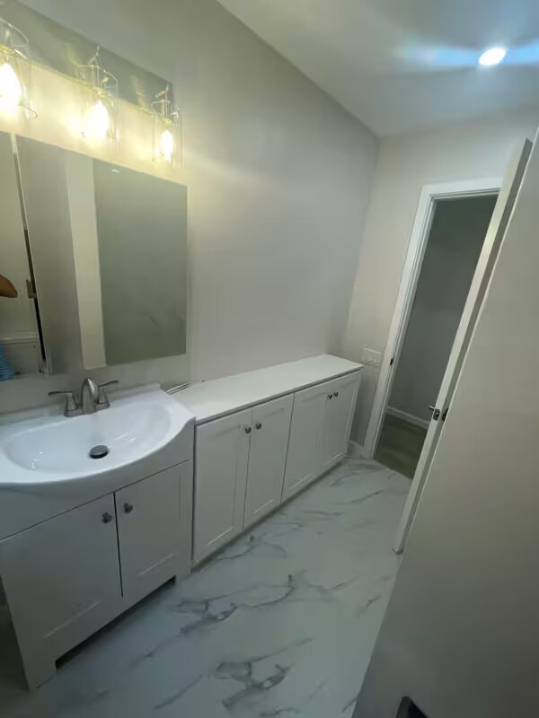 Photo - 600 E Harvard Rd