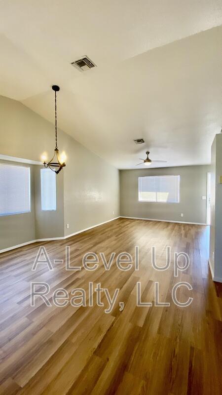 Photo - 1834 W Holland Dr